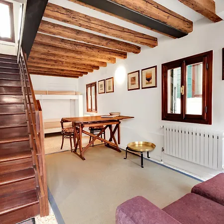 Piazzale Roma Apartment *